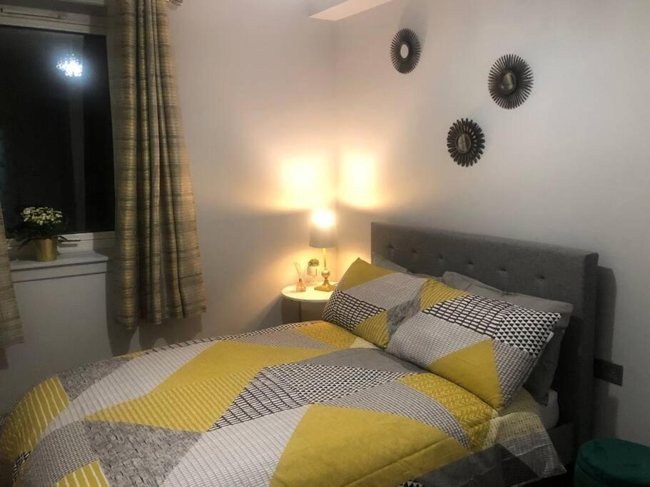 Royal Mile Famous Canongate Flat เอดินบะระ ภายนอก รูปภาพ