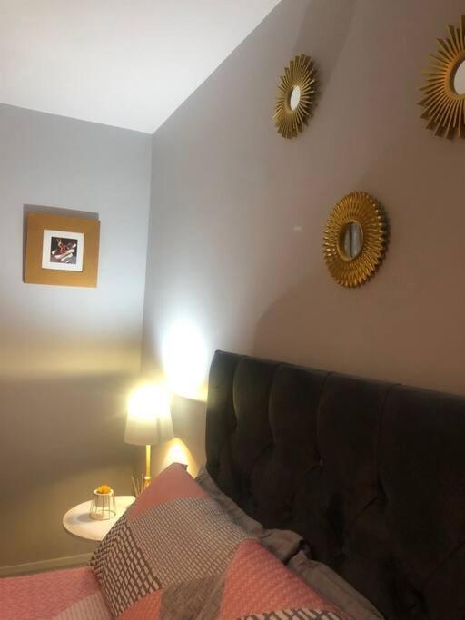 Royal Mile Famous Canongate Flat เอดินบะระ ภายนอก รูปภาพ