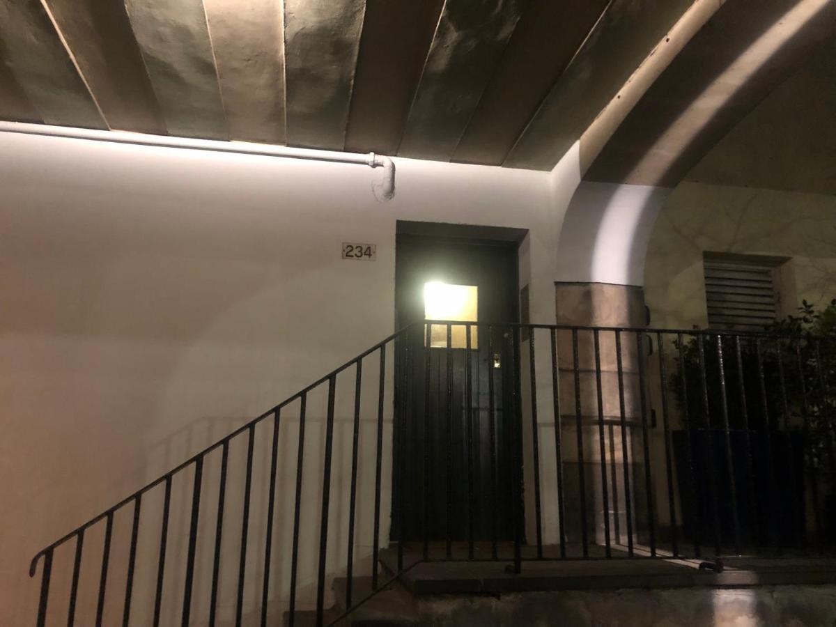 Royal Mile Famous Canongate Flat เอดินบะระ ภายนอก รูปภาพ