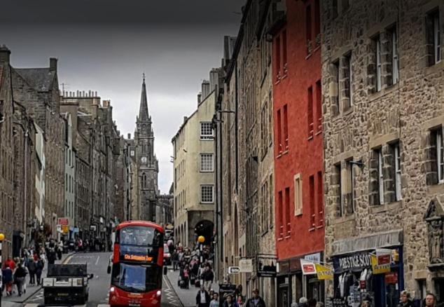 Royal Mile Famous Canongate Flat เอดินบะระ ภายนอก รูปภาพ